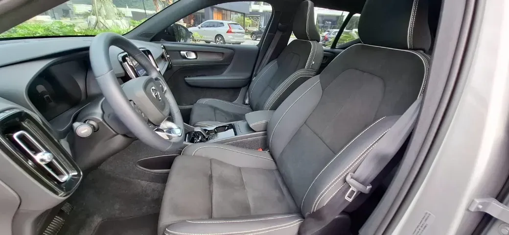 Volvo XC40 Recharge - Imagem 12