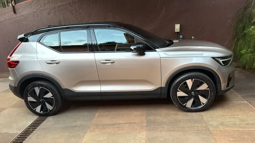 Volvo XC40 Recharge - Imagem 2