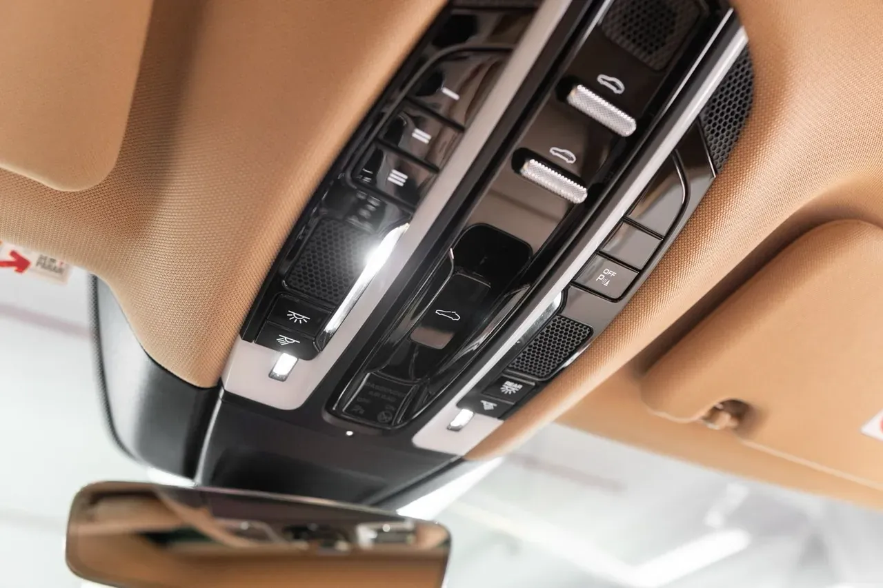 Porsche Panamera 4 E-hybrid - Imagem 19