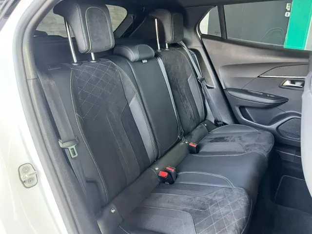 Peugeot E-2008 - Imagem 9