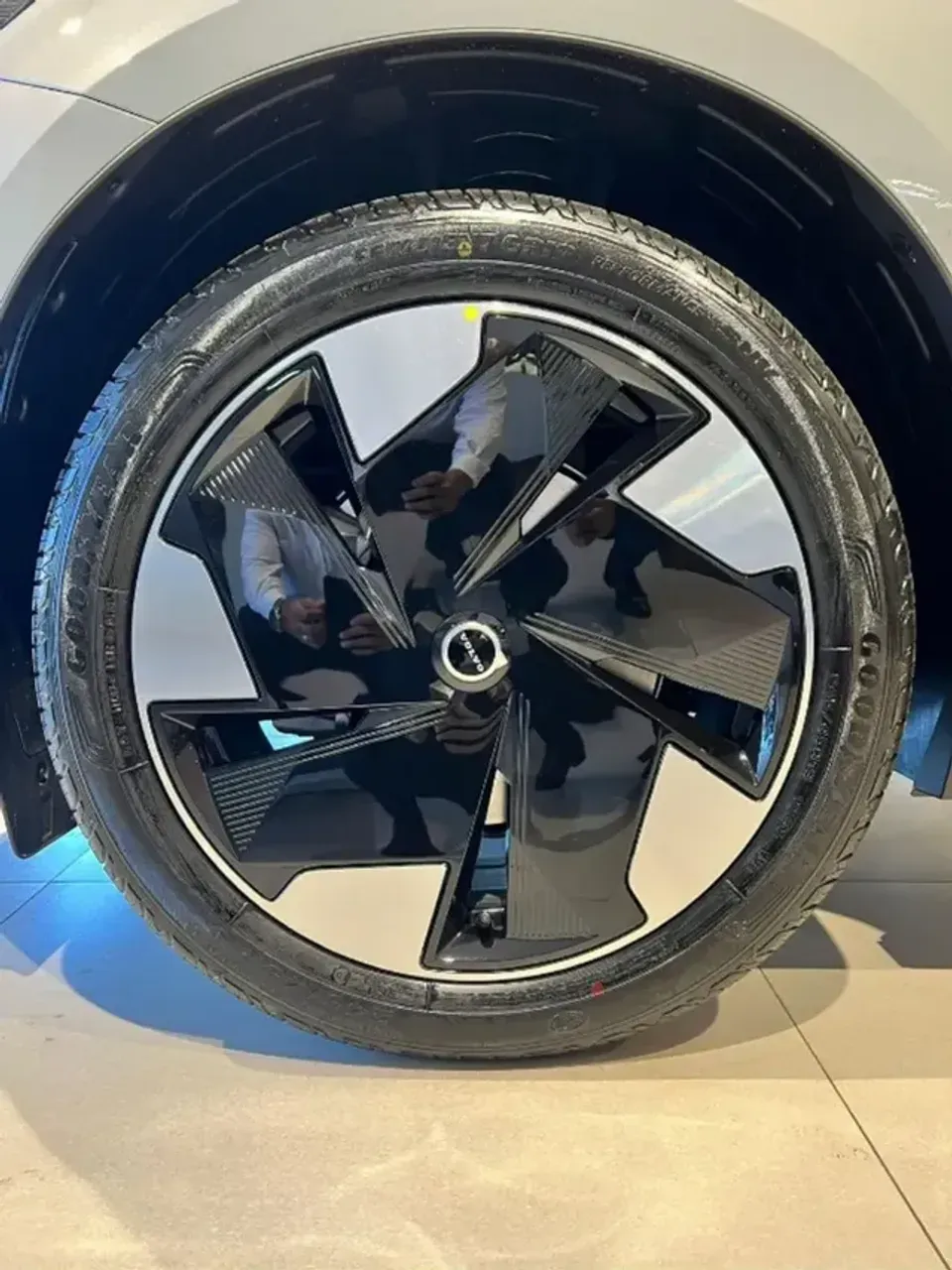 Volvo EX30 - Imagem 2