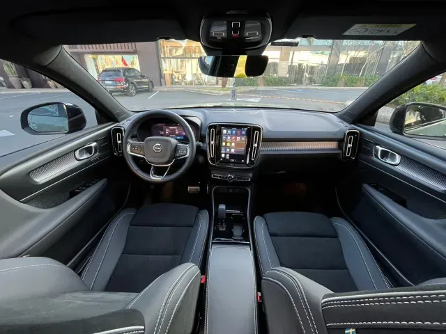 Volvo XC40 Recharge - Imagem 12