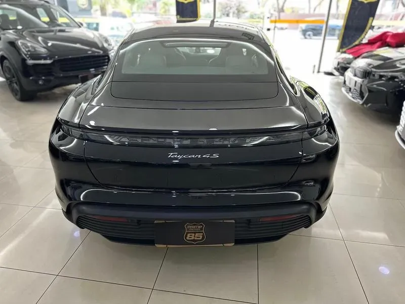 Porsche Taycan - Imagem 4