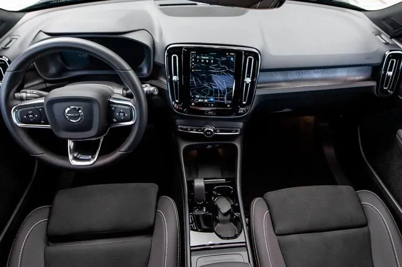 Volvo XC40 Recharge - Imagem 9