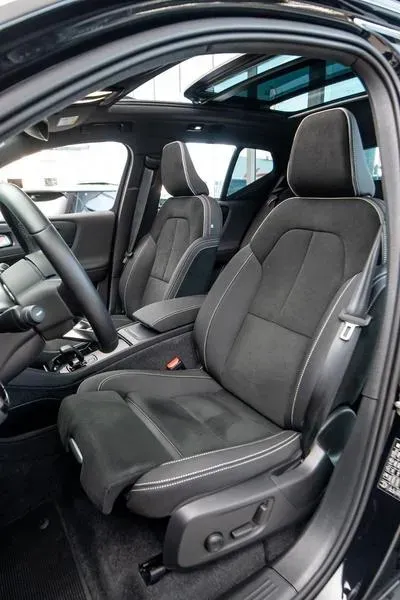 Volvo XC40 Recharge - Imagem 12