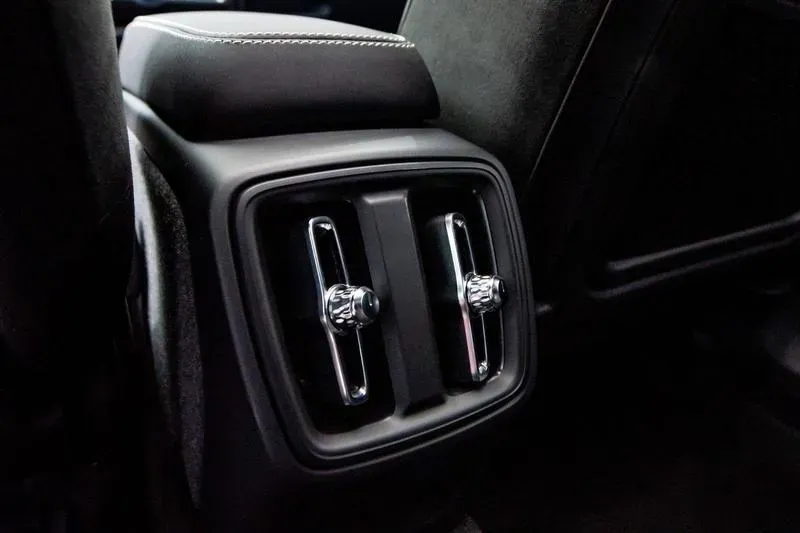 Volvo XC40 Recharge - Imagem 15