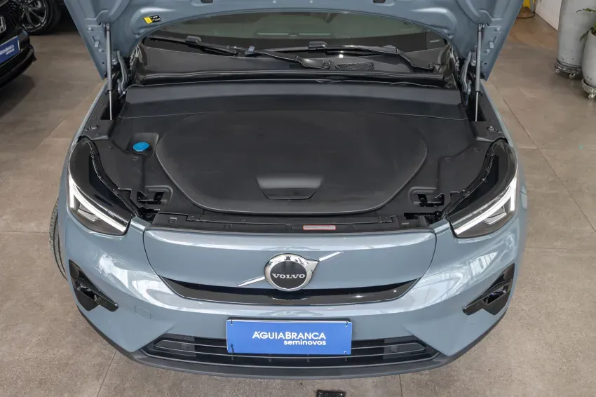 Volvo XC40 Recharge - Imagem 6
