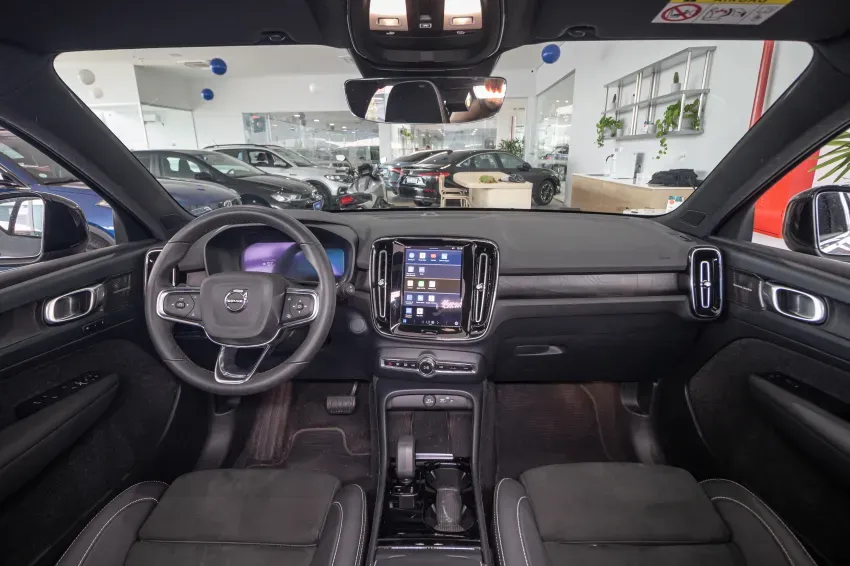 Volvo XC40 Recharge - Imagem 14