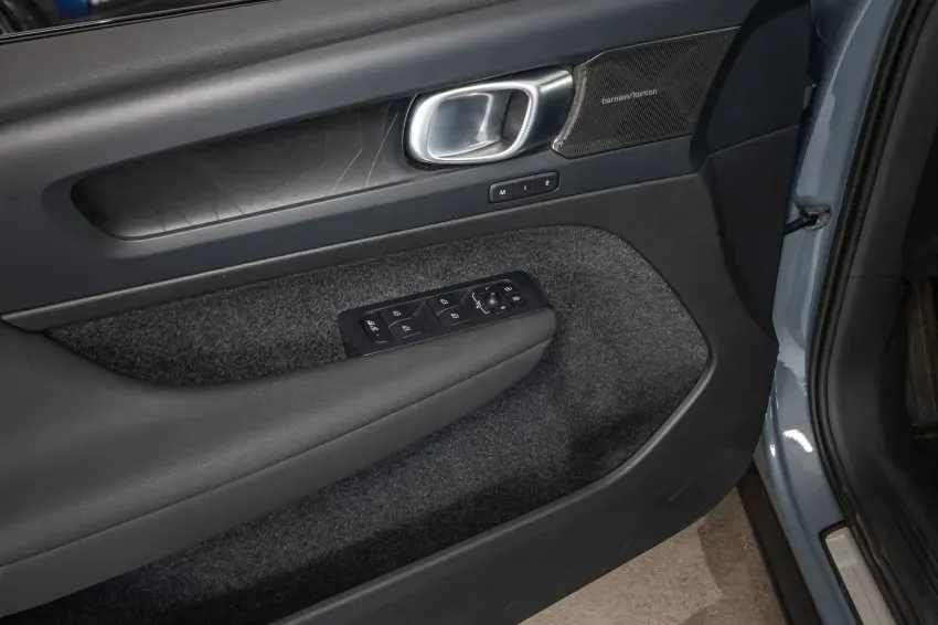 Volvo XC40 Recharge - Imagem 18