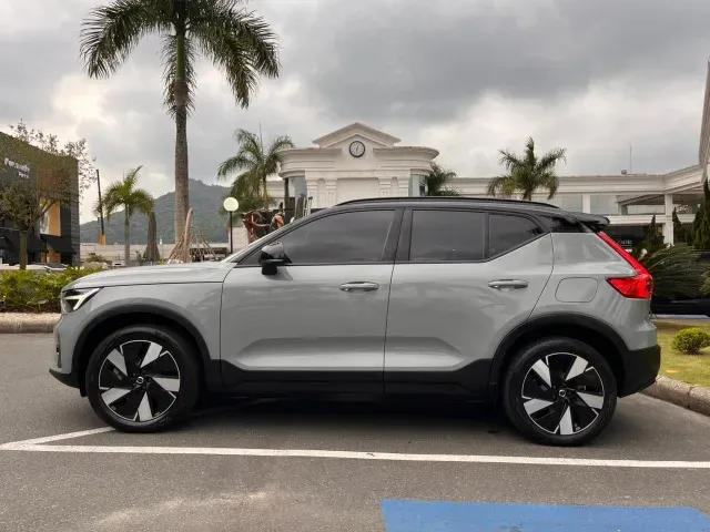 Volvo XC40 Recharge - Imagem 2