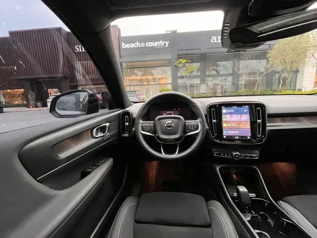 Volvo XC40 Recharge - Imagem 9