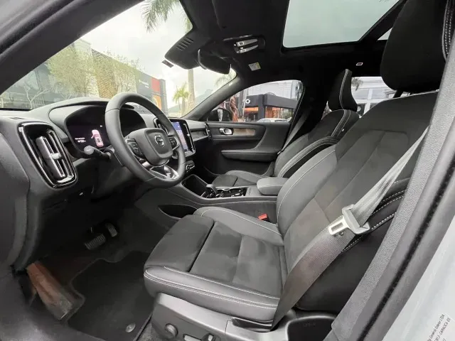 Volvo XC40 Recharge - Imagem 11