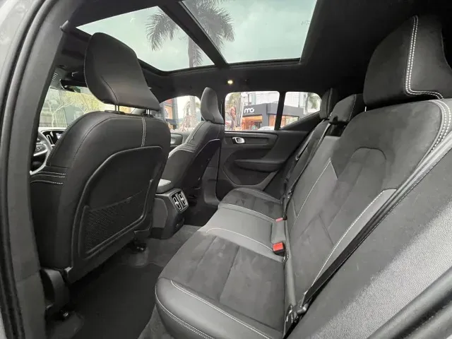 Volvo XC40 Recharge - Imagem 14