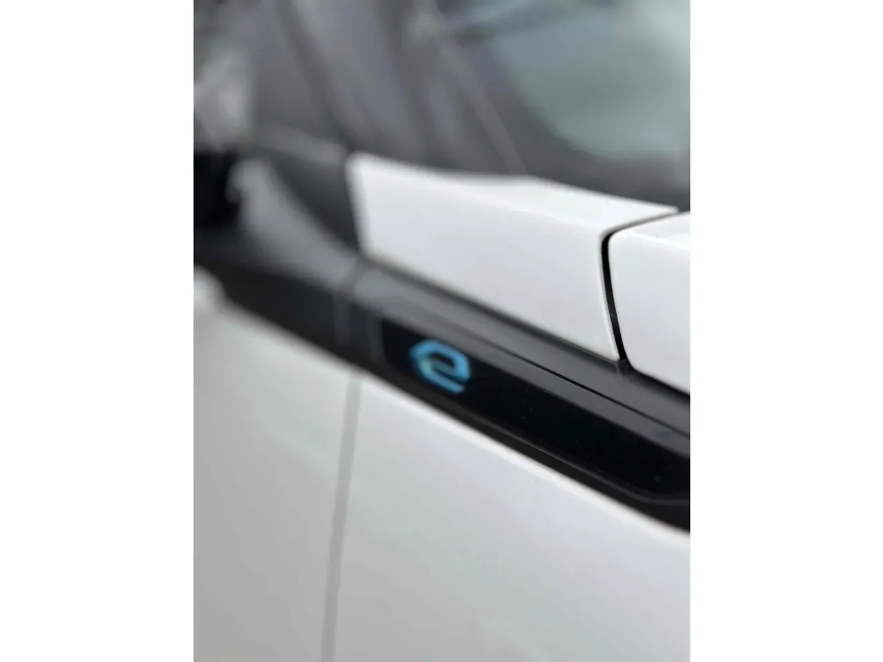 Peugeot E-2008 - Imagem 7