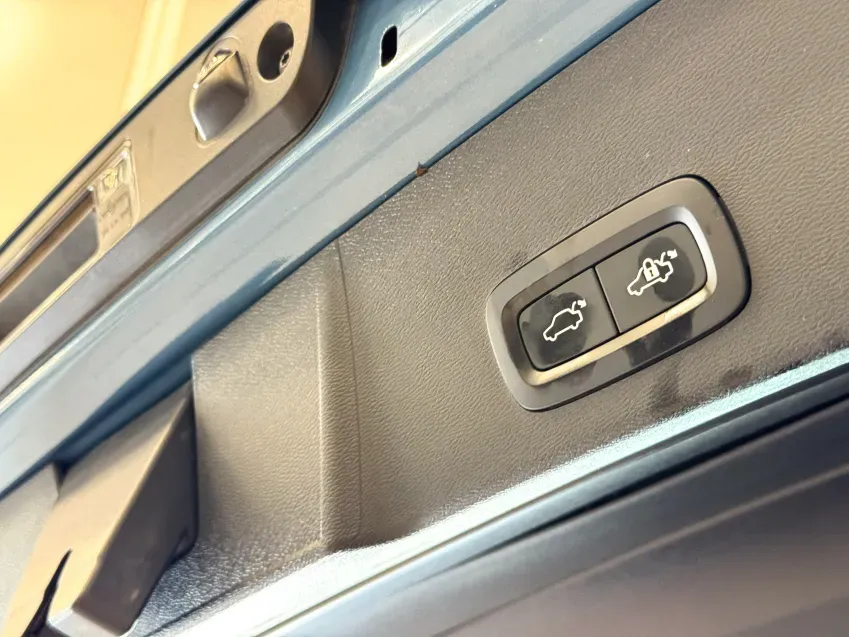 Volvo XC40 Recharge - Imagem 13