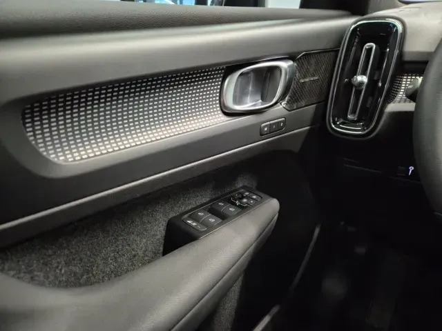 Volvo XC40 Recharge - Imagem 14