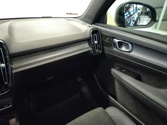 Volvo XC40 Recharge - Imagem 15