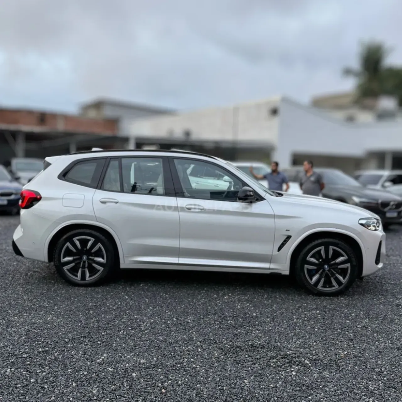 BMW IX3 - Imagem 4