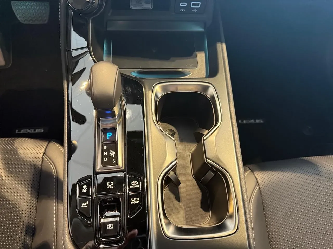 Lexus Nx 450h+ - Imagem 13