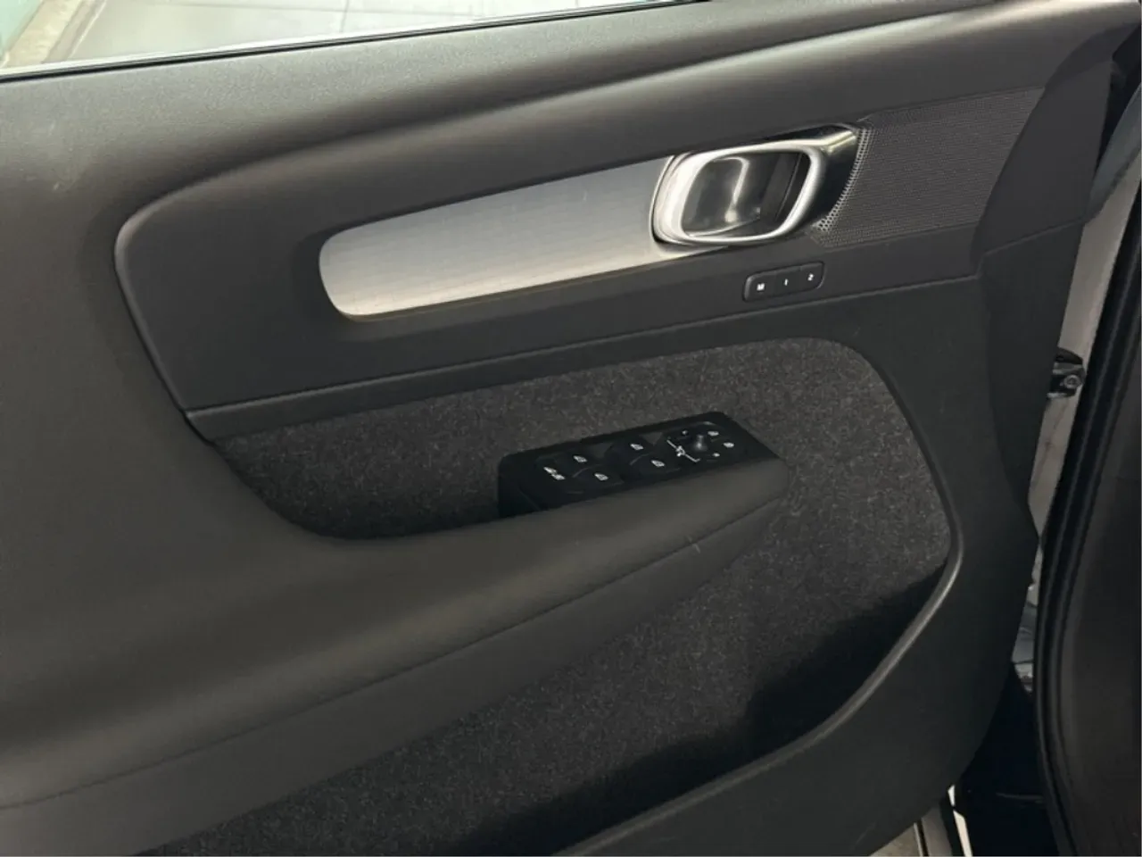 Volvo XC40 Recharge - Imagem 10