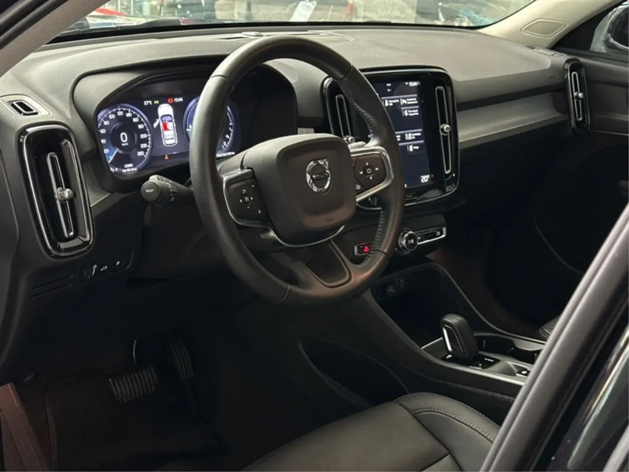 Volvo XC40 Recharge - Imagem 11