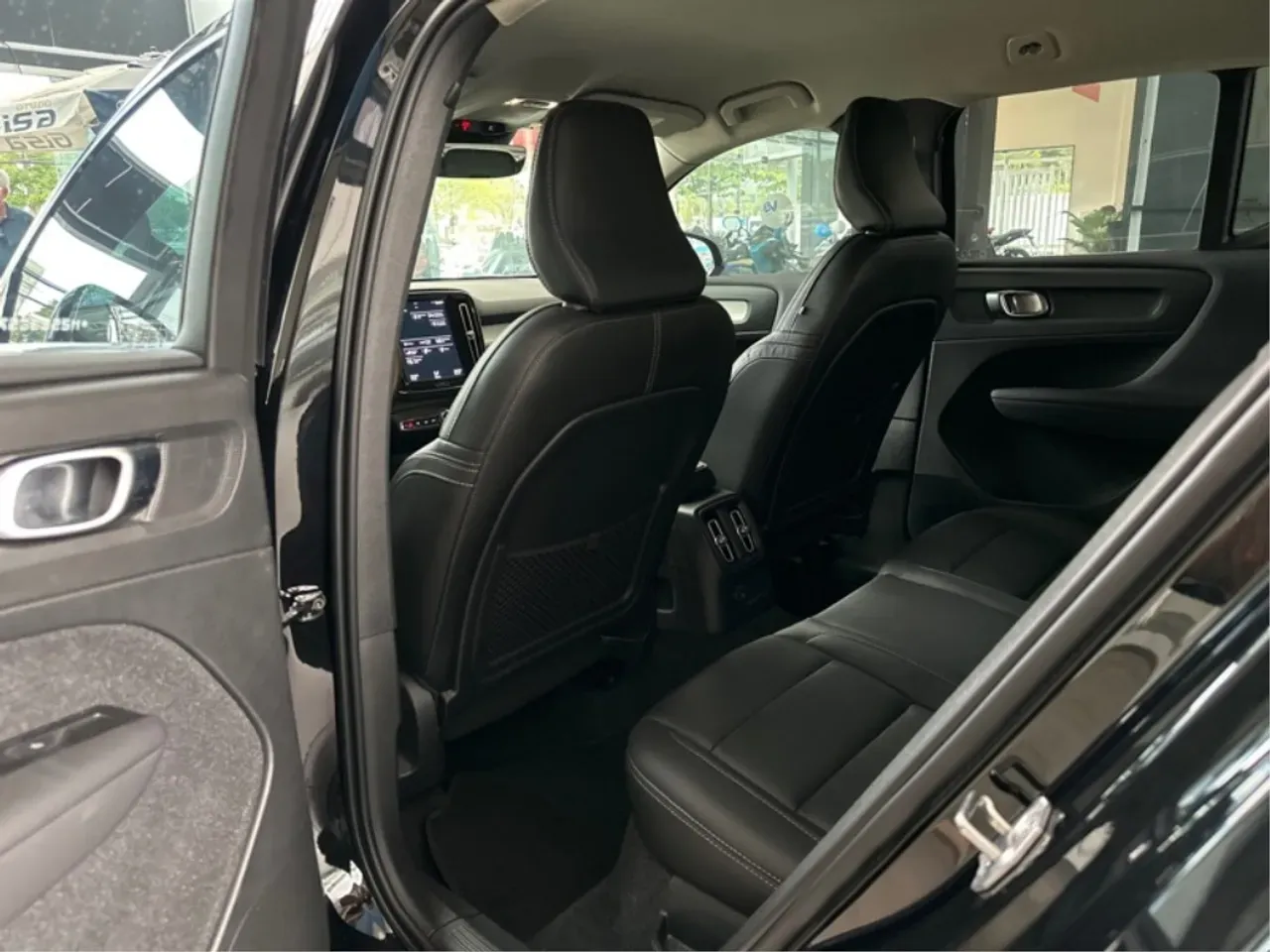 Volvo XC40 Recharge - Imagem 12