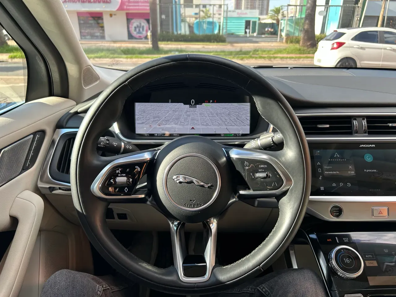 Jaguar I-pace - Imagem 13