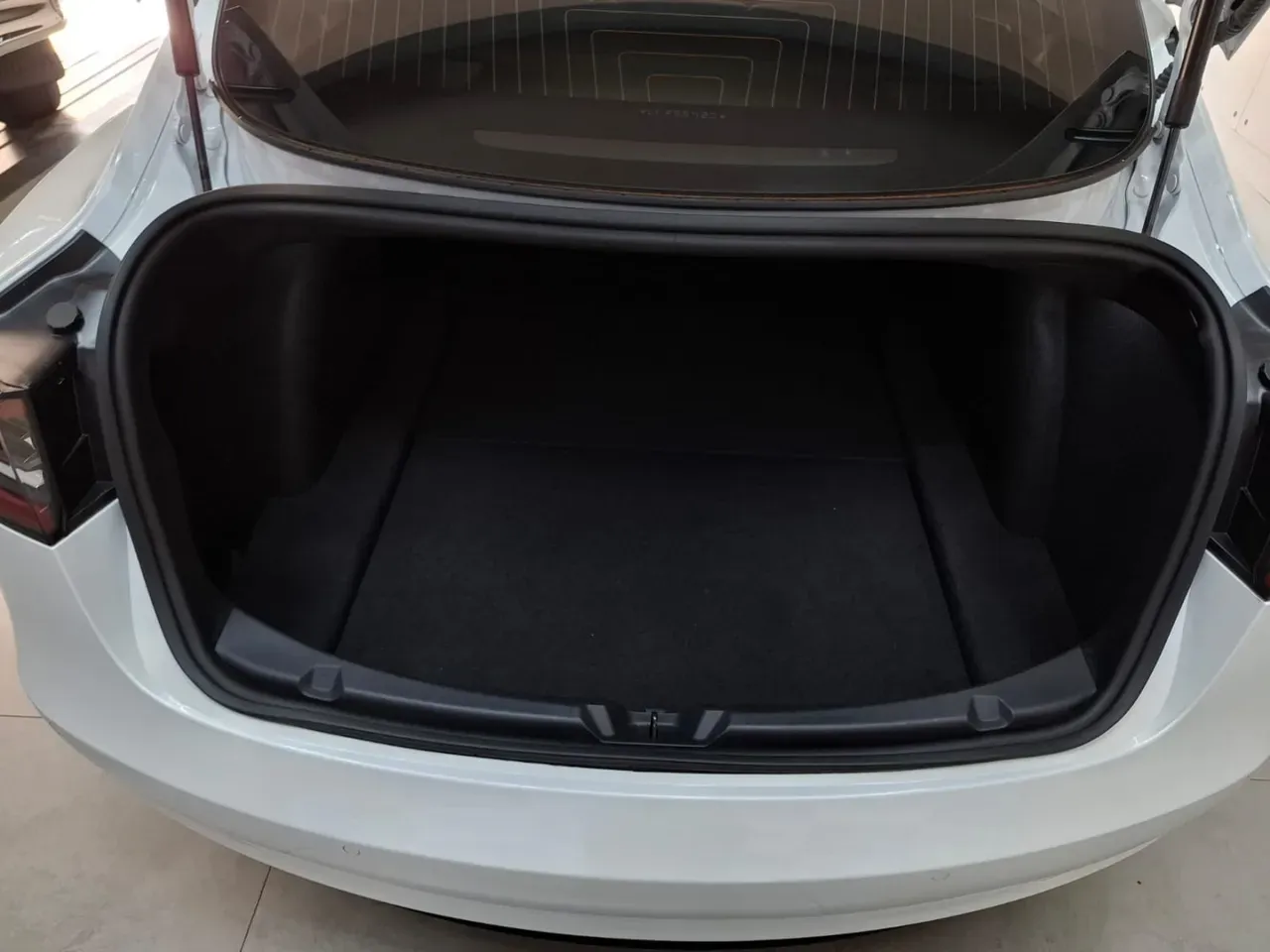 Tesla Model 3 - Imagem 13