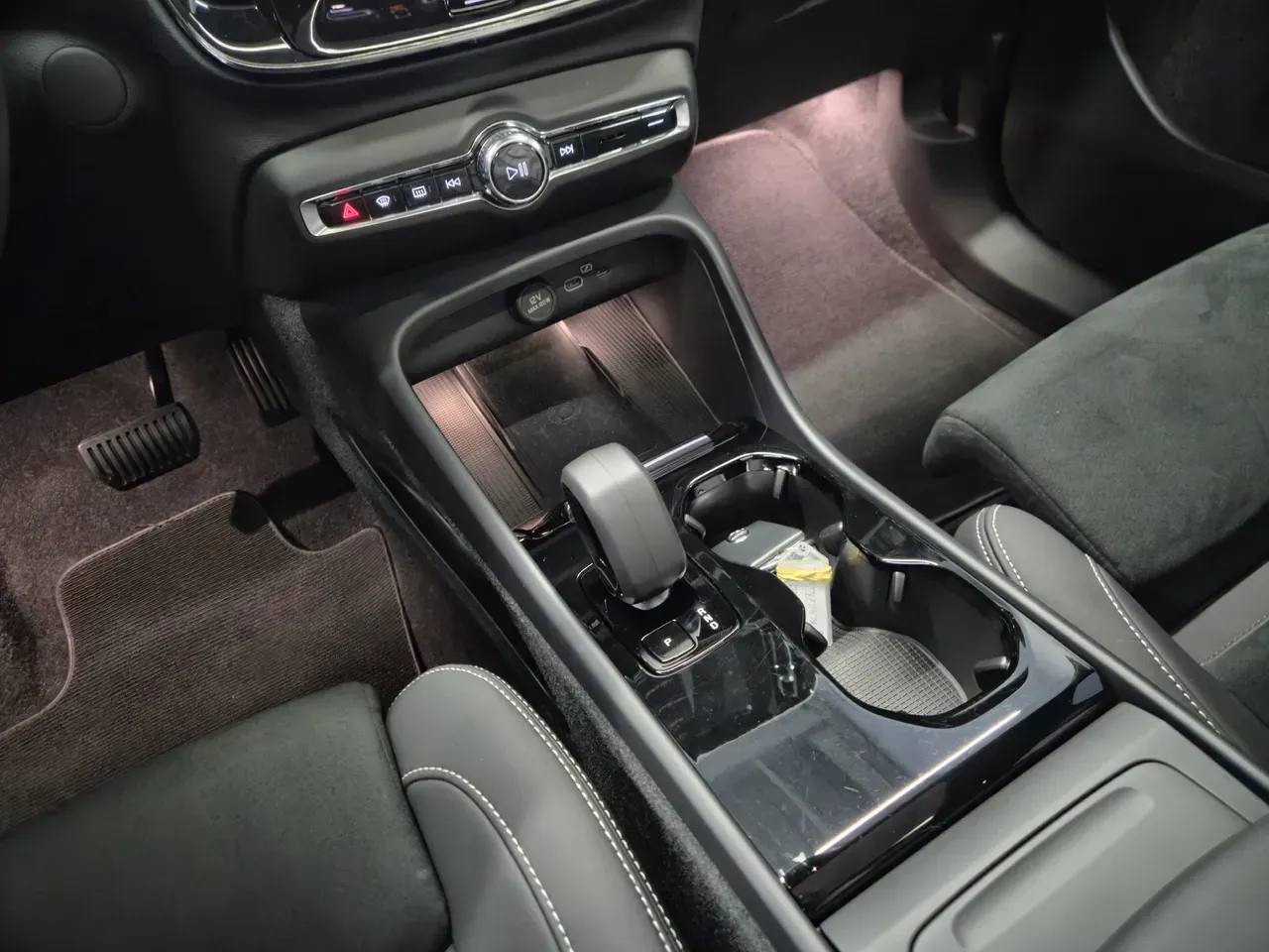 Volvo XC40 Recharge - Imagem 12