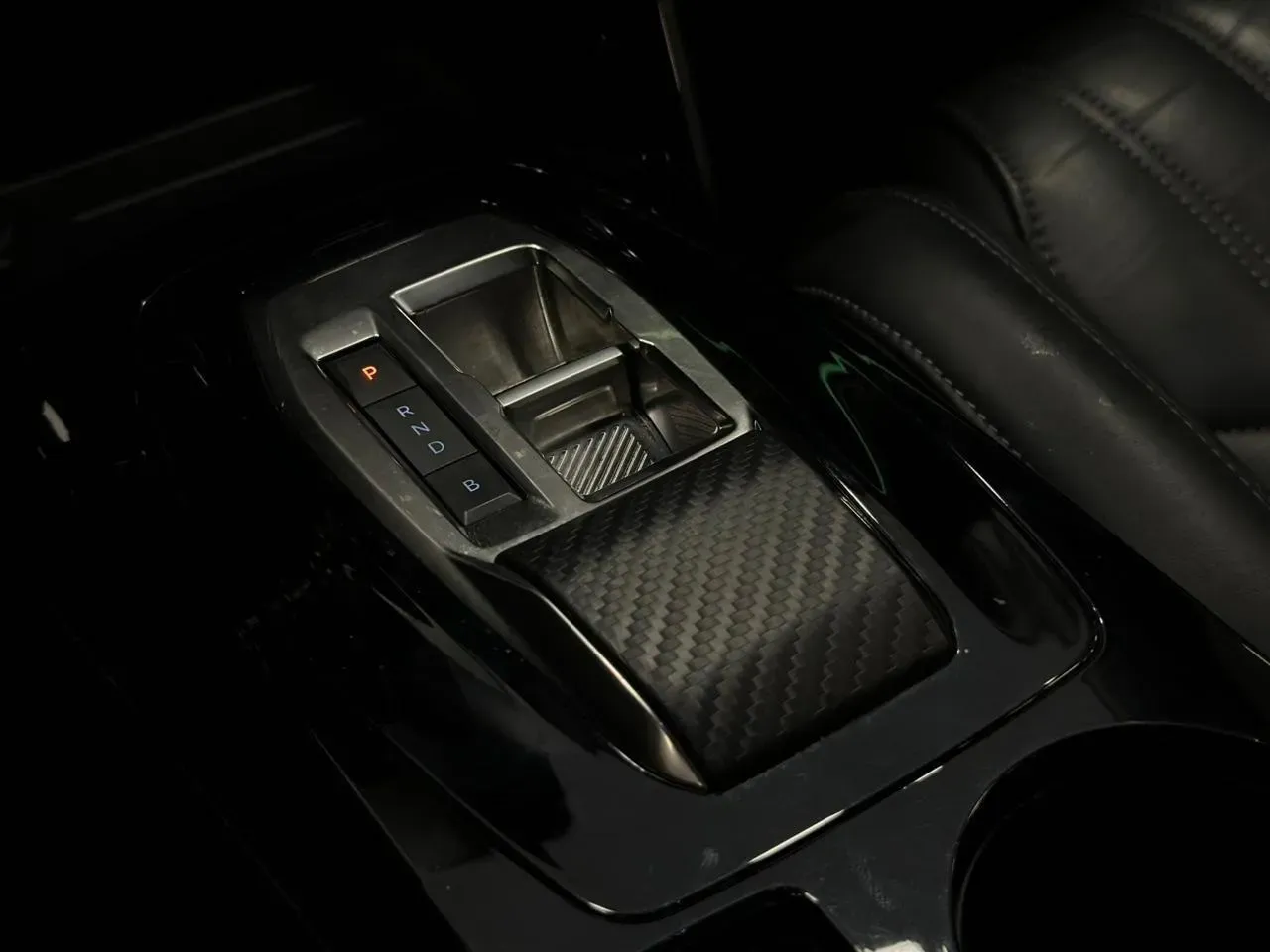 Peugeot E-2008 - Imagem 12