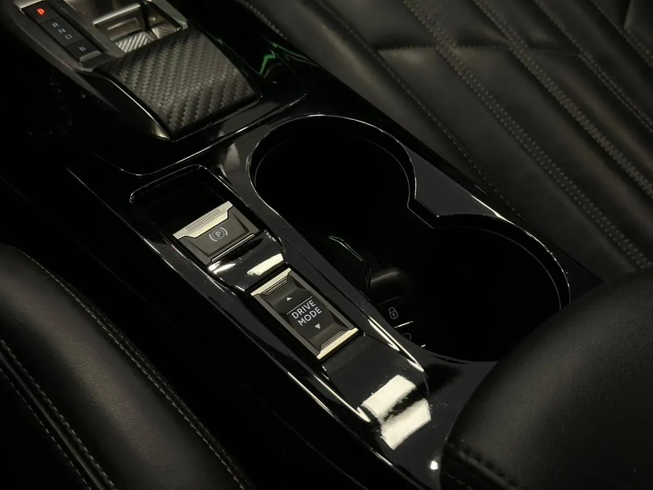 Peugeot E-2008 - Imagem 13