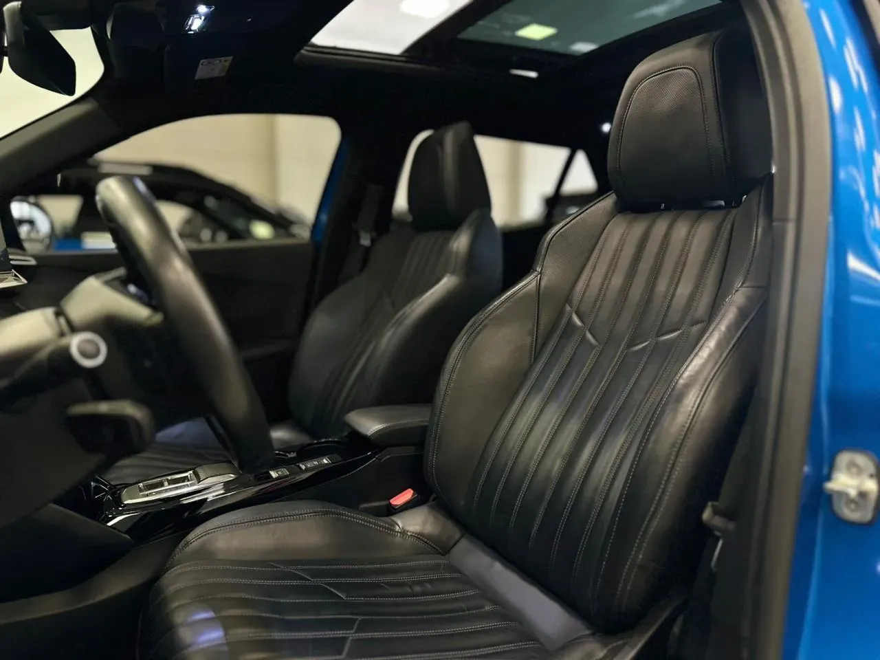 Peugeot E-2008 - Imagem 15