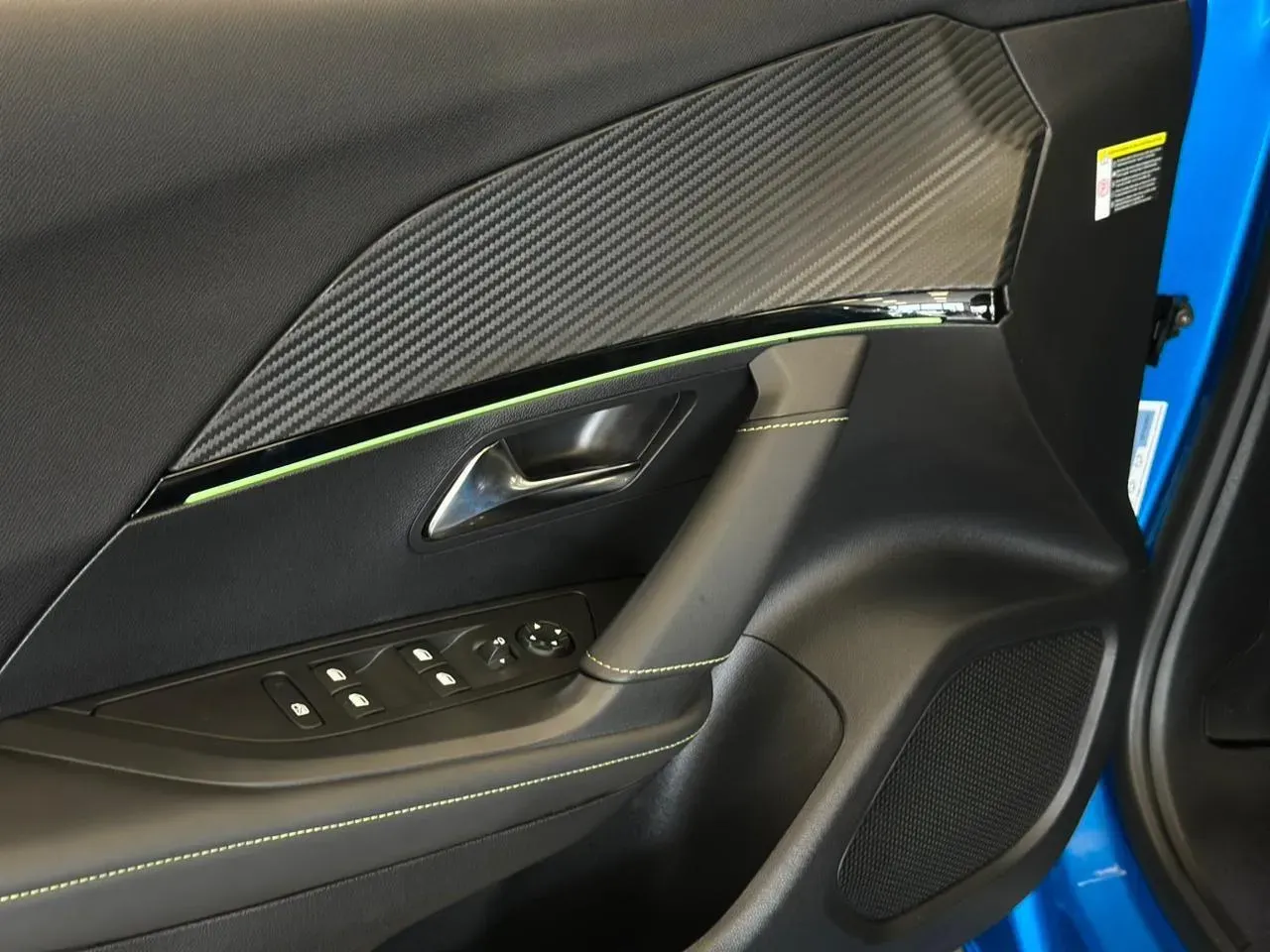 Peugeot E-2008 - Imagem 17