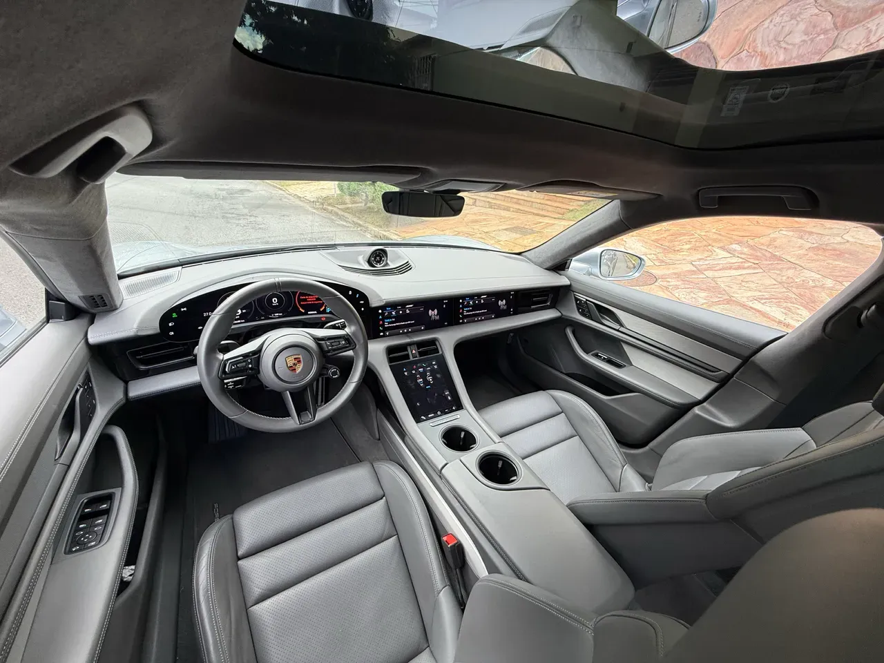 Porsche Taycan - Imagem 12