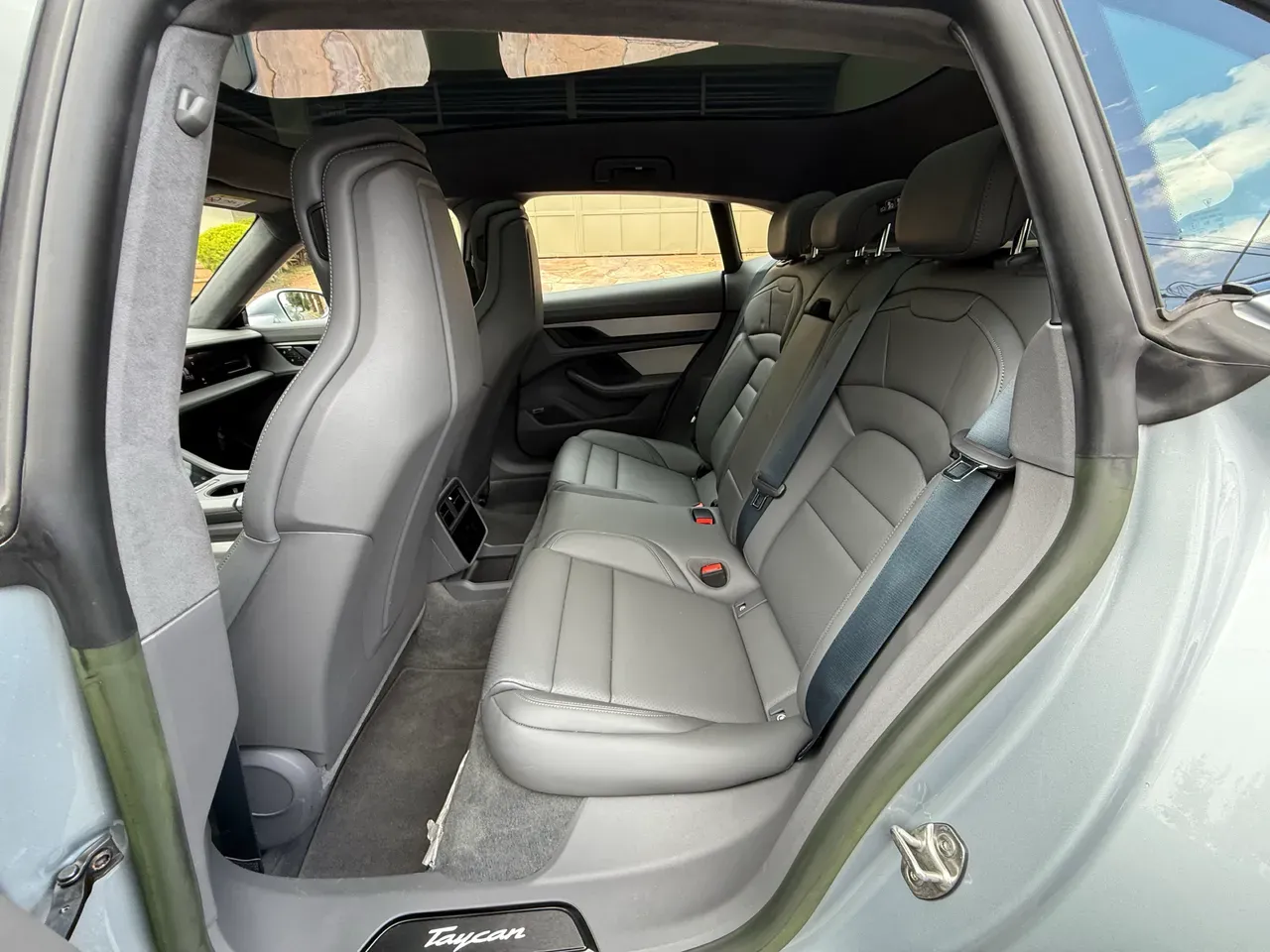 Porsche Taycan - Imagem 13