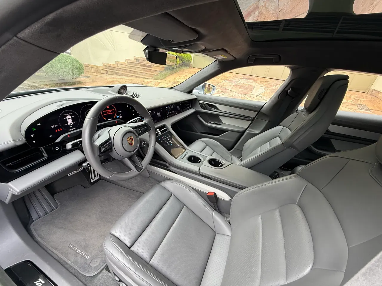 Porsche Taycan - Imagem 17