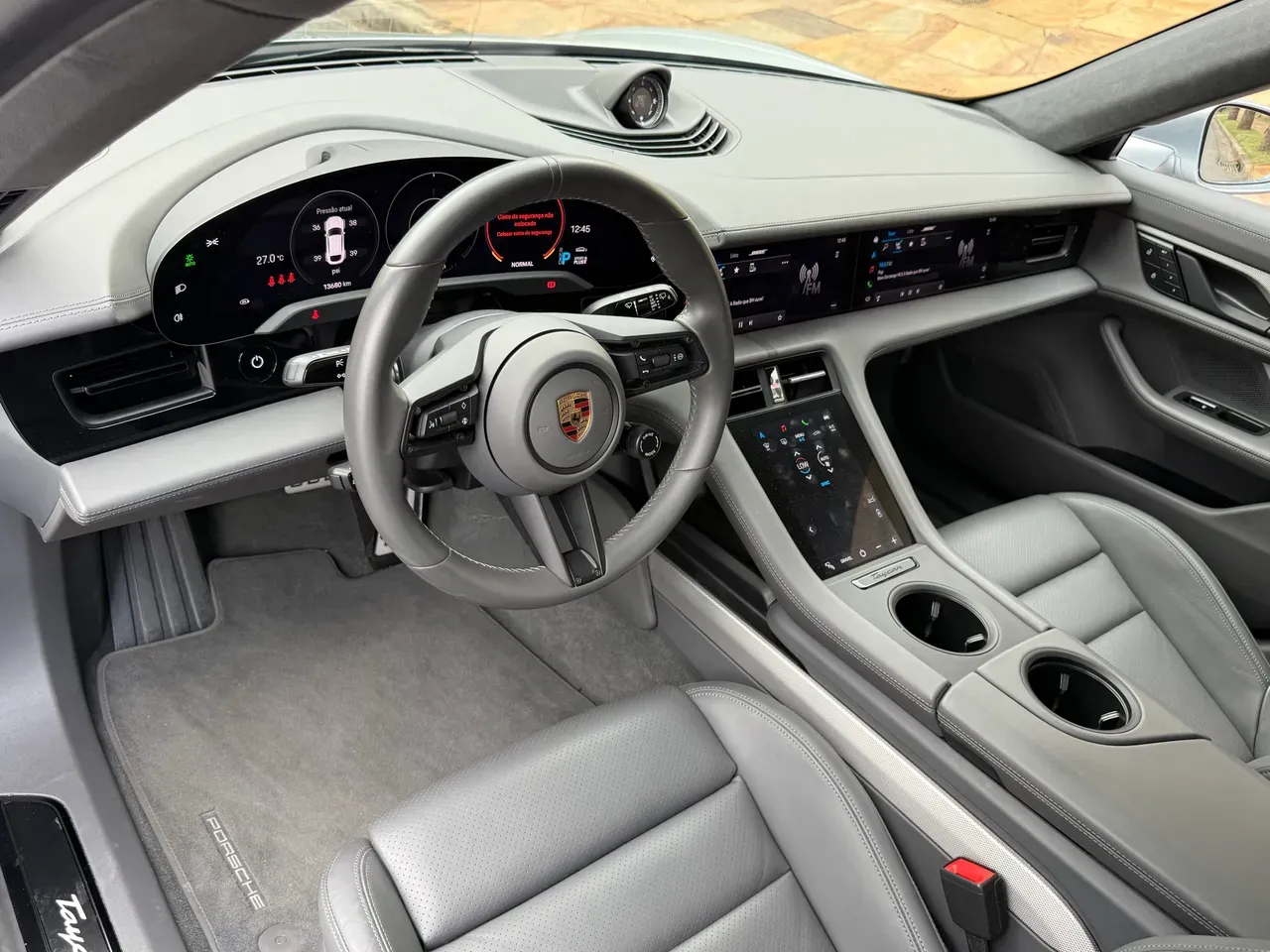 Porsche Taycan - Imagem 18