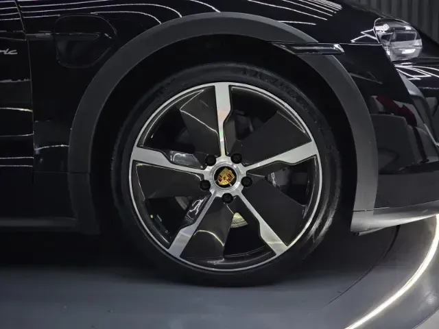 Porsche Taycan - Imagem 4