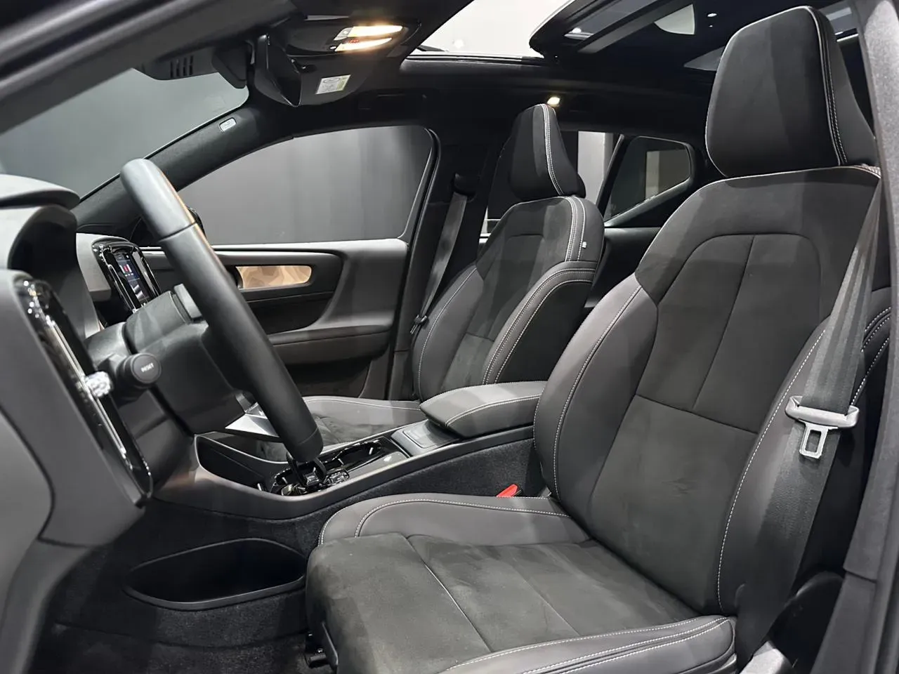 Volvo XC40 Recharge - Imagem 6