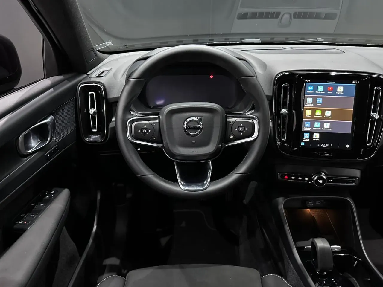 Volvo XC40 Recharge - Imagem 13