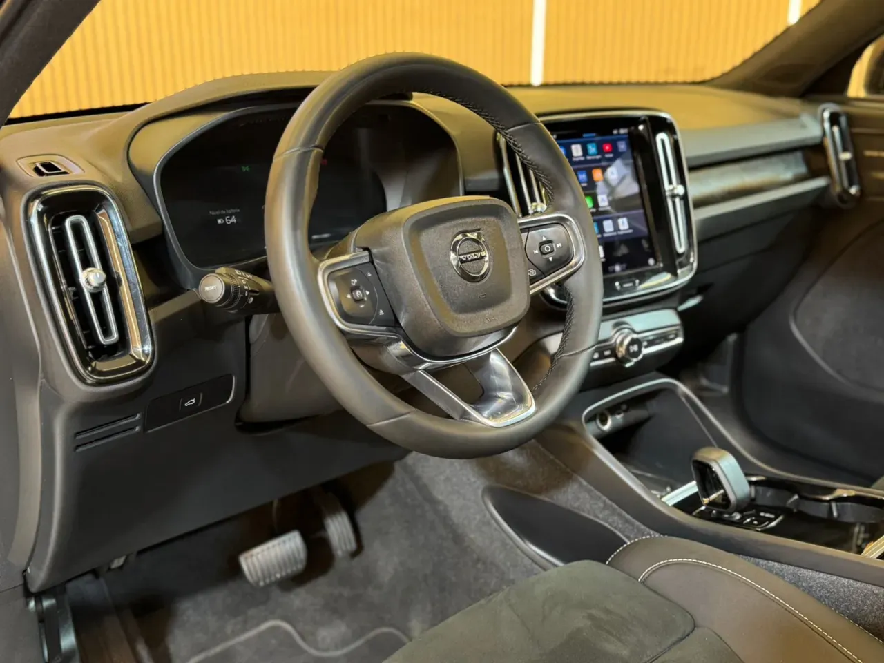 Volvo XC40 Recharge - Imagem 12