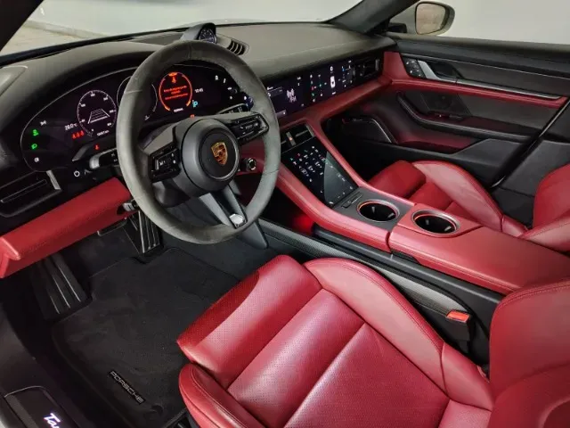 Porsche Taycan - Imagem 11