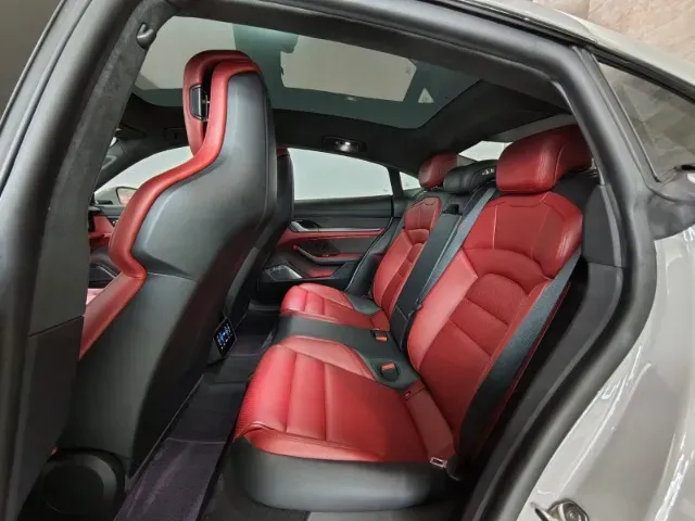 Porsche Taycan - Imagem 14