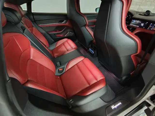 Porsche Taycan - Imagem 20