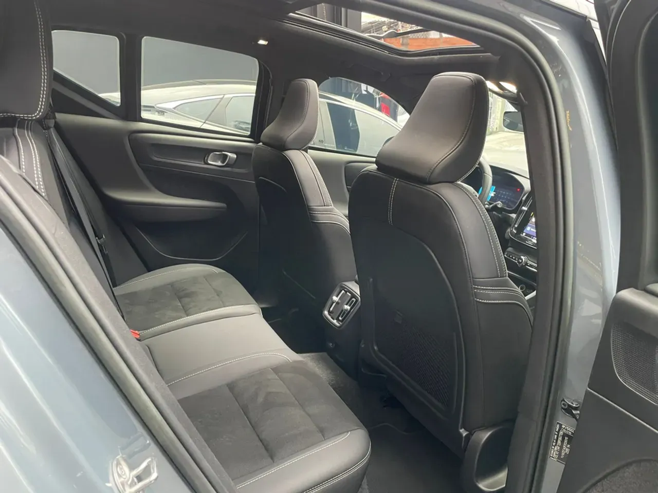 Volvo XC40 Recharge - Imagem 12