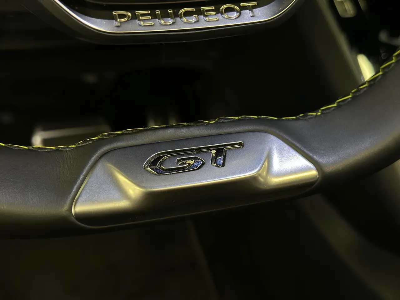 Peugeot E-2008 - Imagem 12