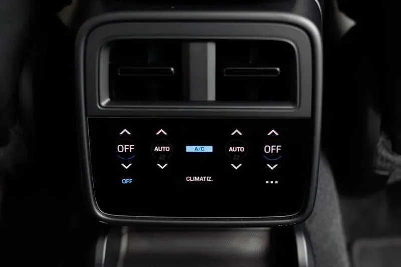 Porsche Taycan - Imagem 9