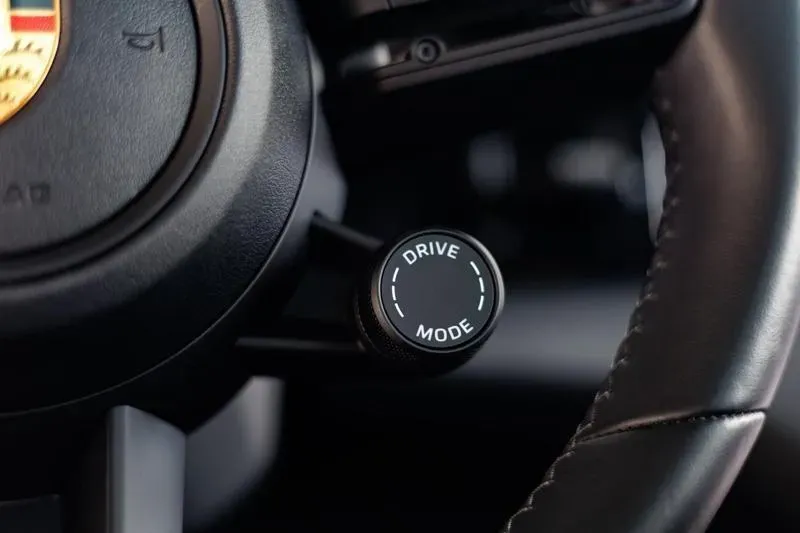 Porsche Taycan - Imagem 16