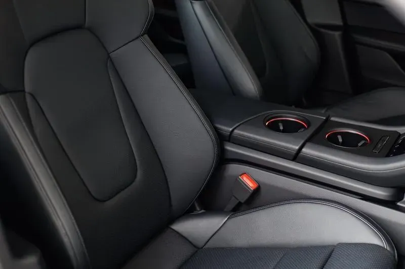 Porsche Taycan - Imagem 17