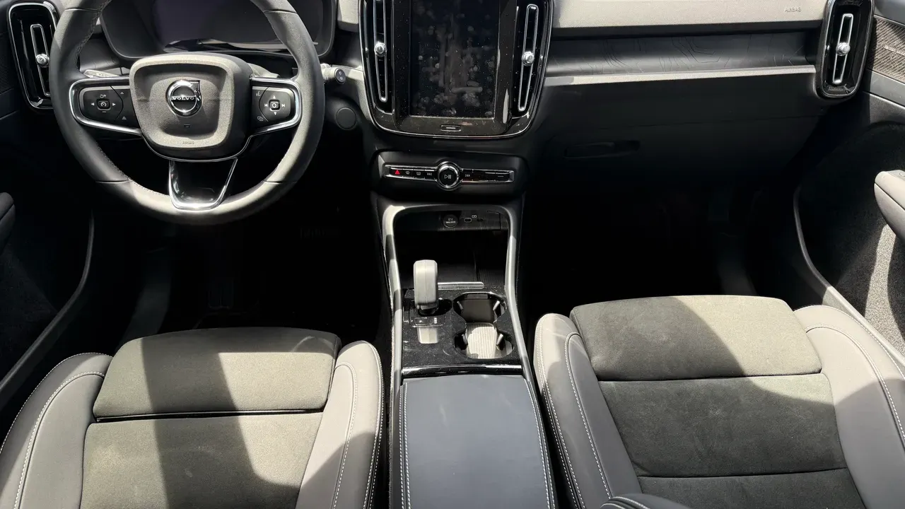 Volvo XC40 Recharge - Imagem 9